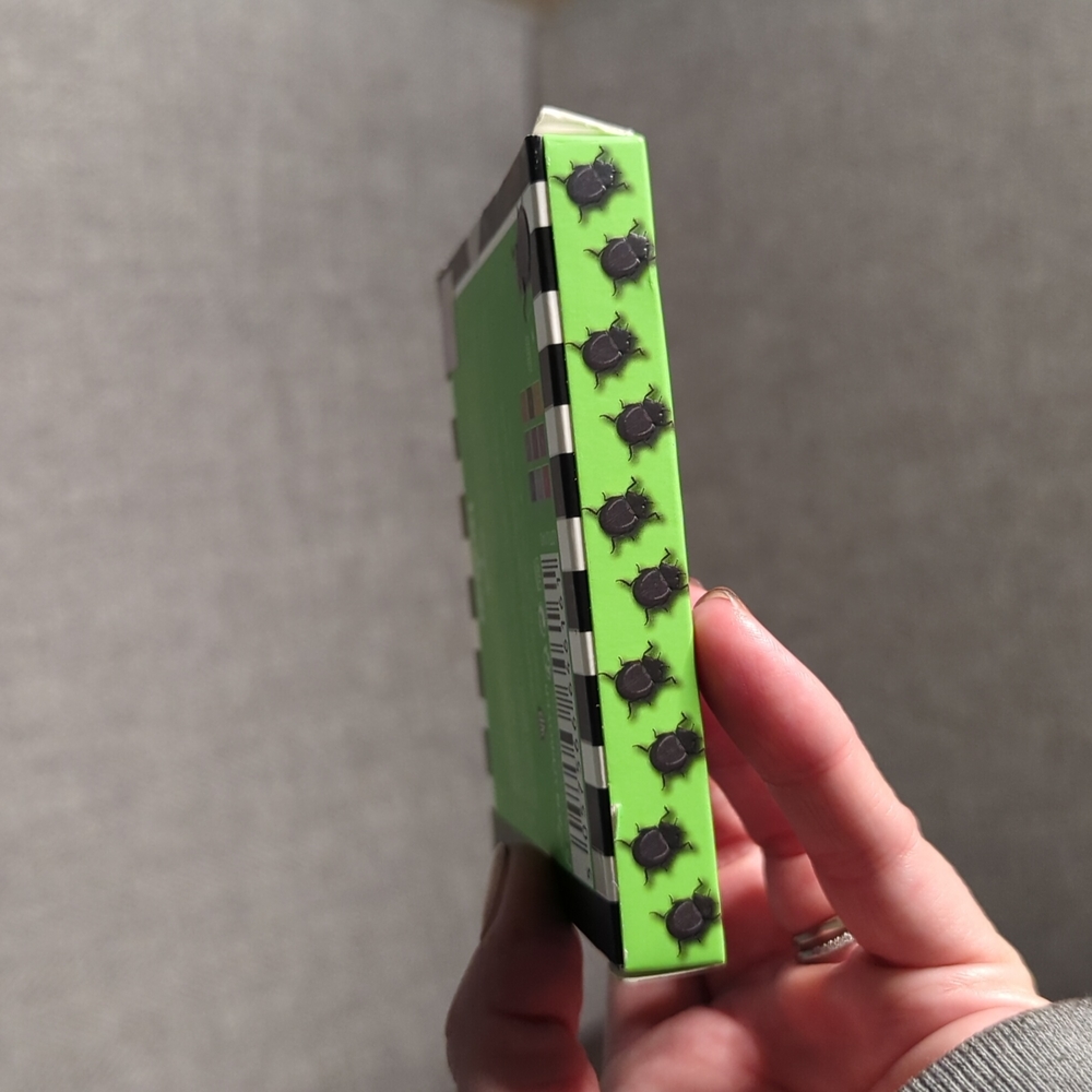 Revolution Beetlejuice eye shadow palette - Picture 5 of 8
